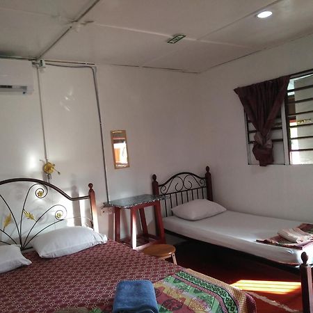 מלון קמפונג טלוק ניפה Nazri Nipah Camp Pangkor חדר תמונה