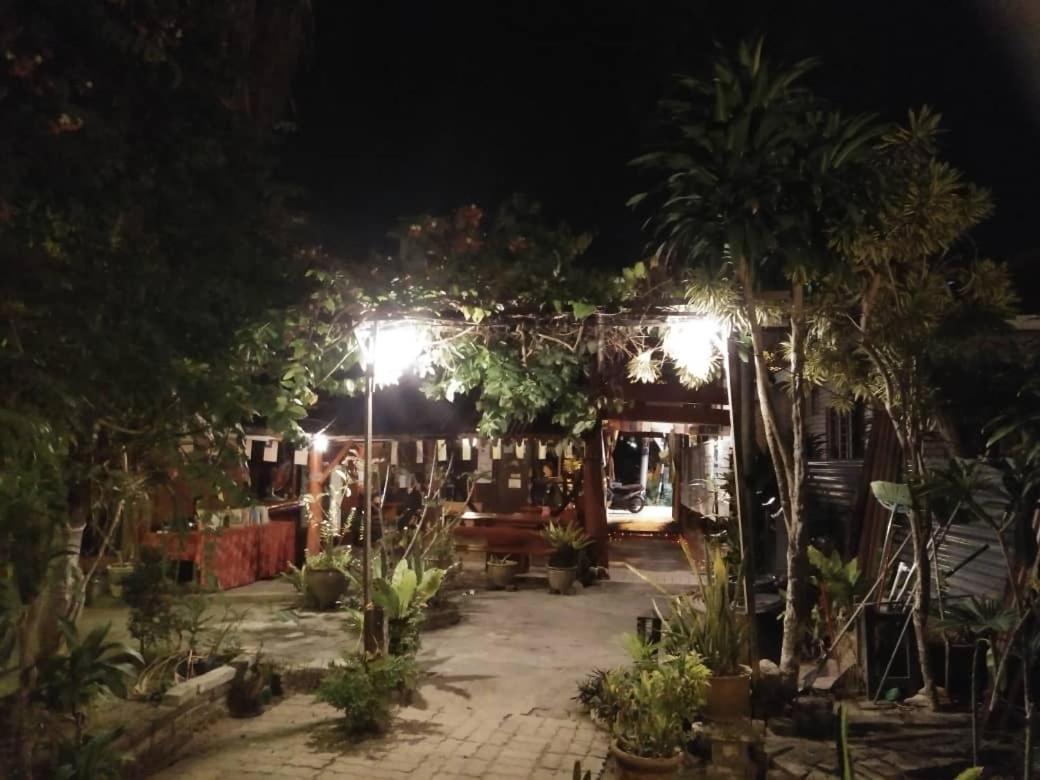 מלון קמפונג טלוק ניפה Nazri Nipah Camp Pangkor מראה חיצוני תמונה