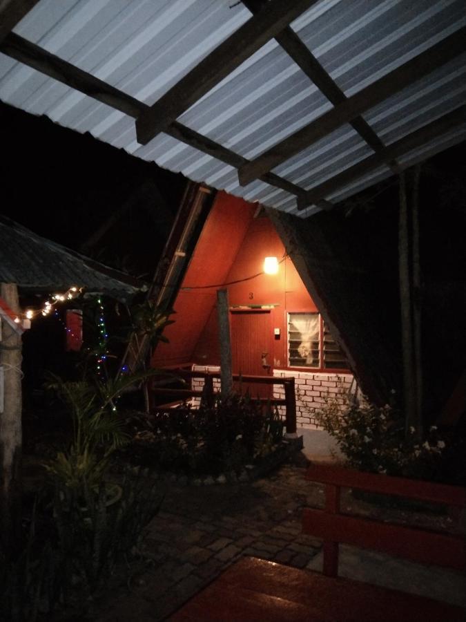 מלון קמפונג טלוק ניפה Nazri Nipah Camp Pangkor מראה חיצוני תמונה